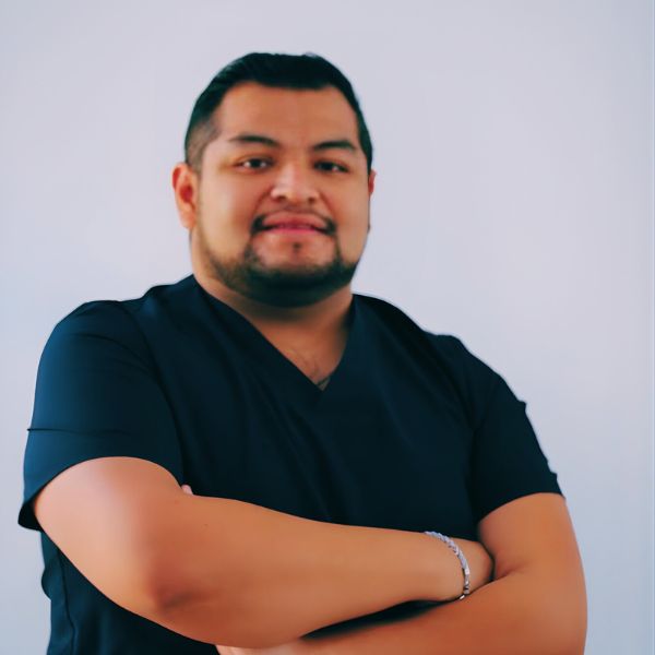 Dr. César Osvaldo Poot Chan, cirujano dentista y ortodoncia en Cliodent Cancún Zona Sur